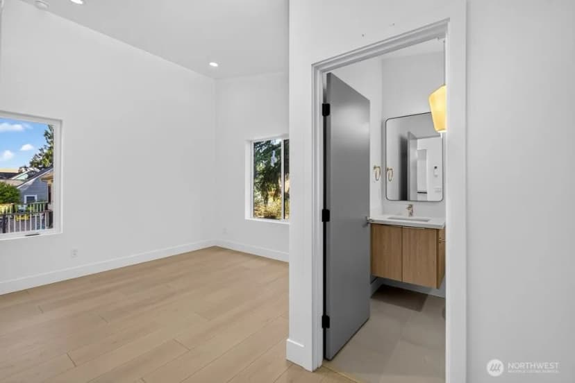 Property photo for 1220 Ne 100th Street, Seattle photo 19