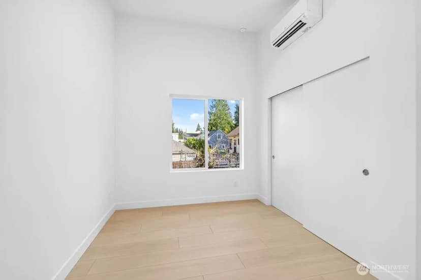 Property photo for 1220 Ne 100th Street, Seattle photo 17
