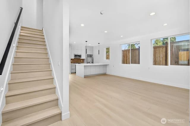 Property photo for 1220 Ne 100th Street, Seattle photo 3