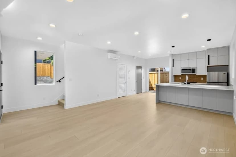 Property photo for 1220 Ne 100th Street, Seattle photo 6