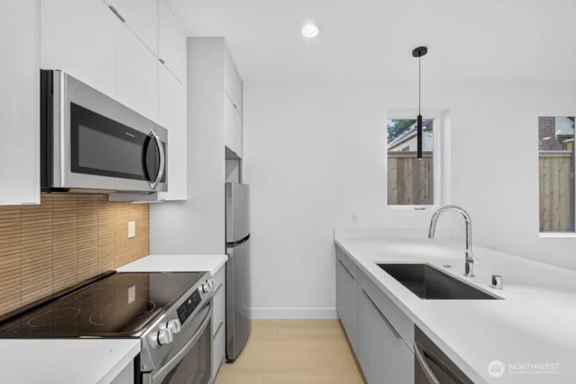 Property photo for 1220 Ne 100th Street, Seattle photo 12