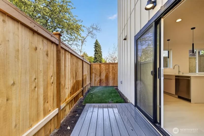 Property photo for 1220 Ne 100th Street, Seattle photo 24