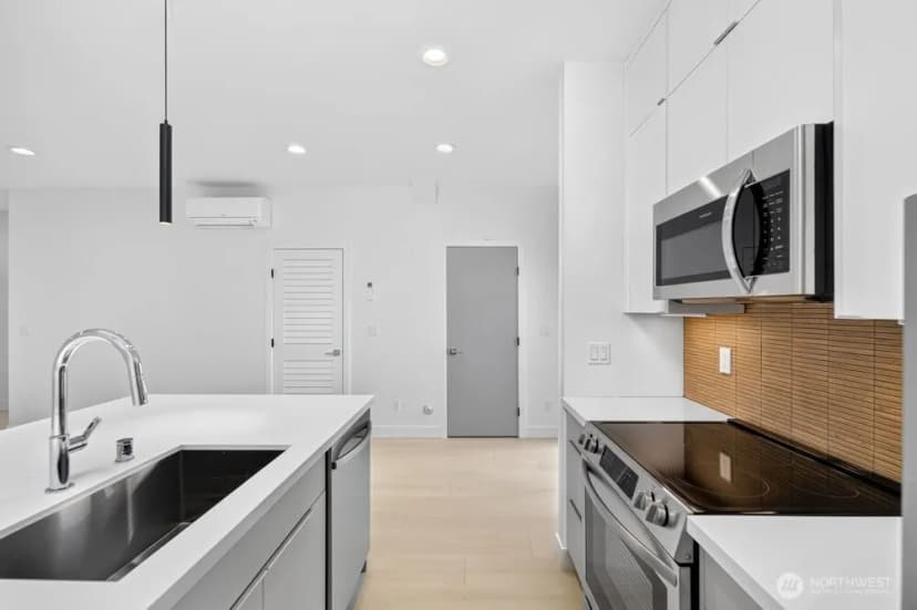 Property photo for 1220 Ne 100th Street, Seattle photo 13
