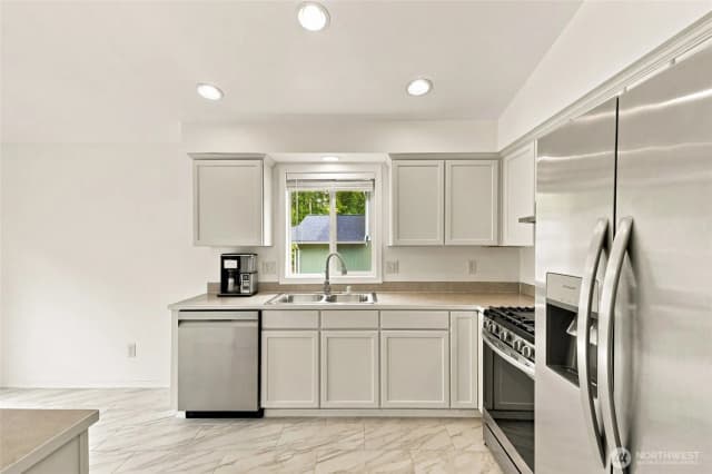 Property photo for 1220 N 12th Road, Mount Vernon photo 5