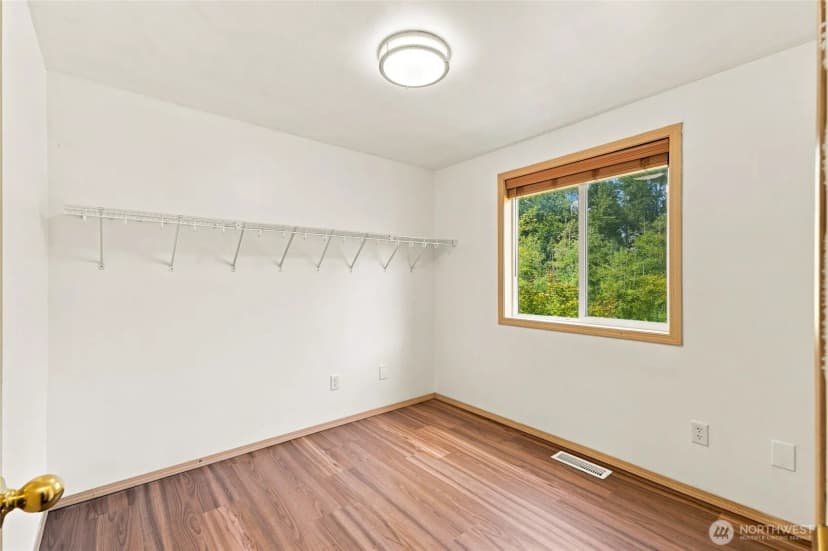 Property photo for 1220 N 12th Road, Mount Vernon photo 13