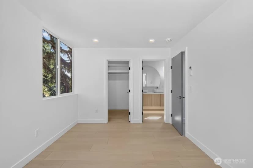 Property photo for 1218 Ne 100th Street, Seattle photo 18
