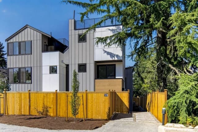 Property photo for 1218 Ne 100th Street, Seattle photo 2