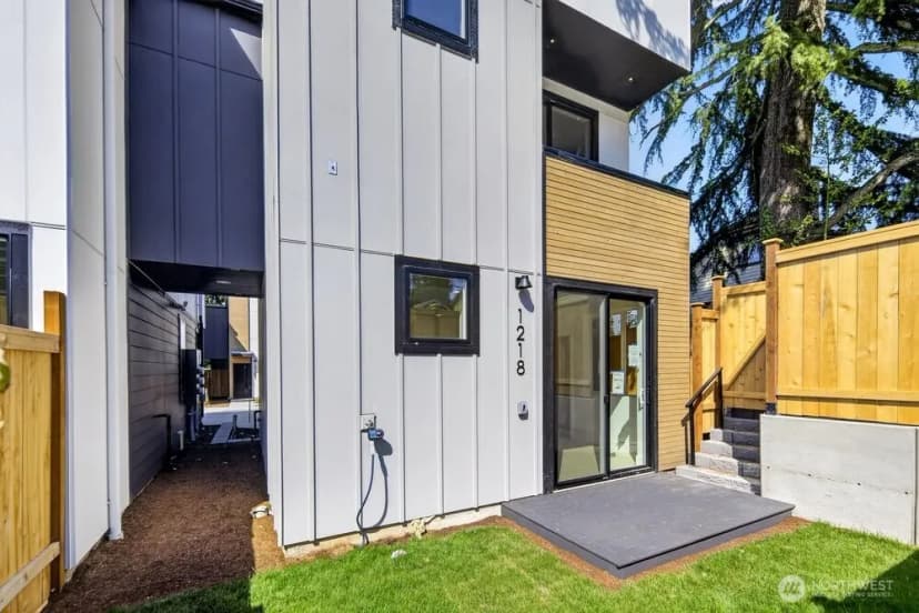 Property photo for 1218 Ne 100th Street, Seattle photo 27