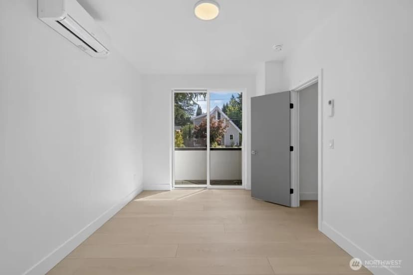 Property photo for 1218 Ne 100th Street, Seattle photo 16