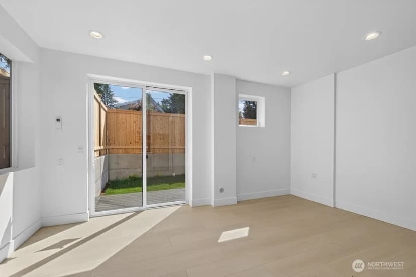 Property photo for 1218 Ne 100th Street, Seattle photo 12