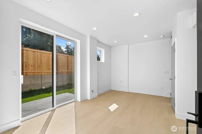 Property photo for 1218 Ne 100th Street, Seattle photo 5