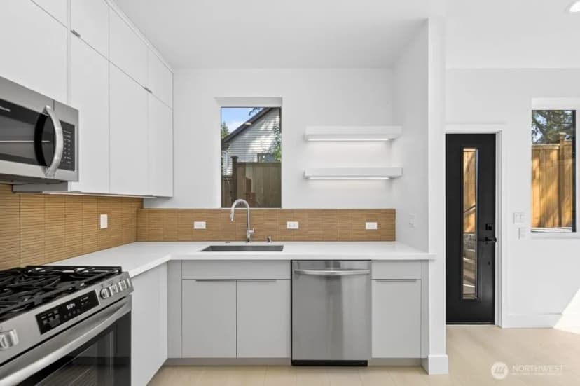Property photo for 1218 Ne 100th Street, Seattle photo 10