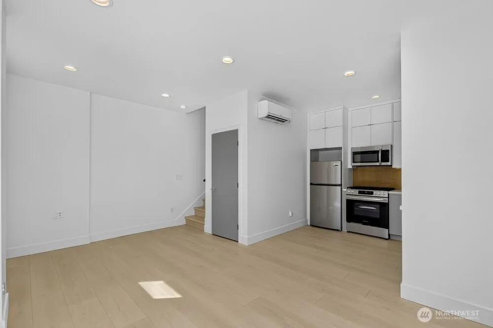 Property photo for 1218 Ne 100th Street, Seattle photo 6