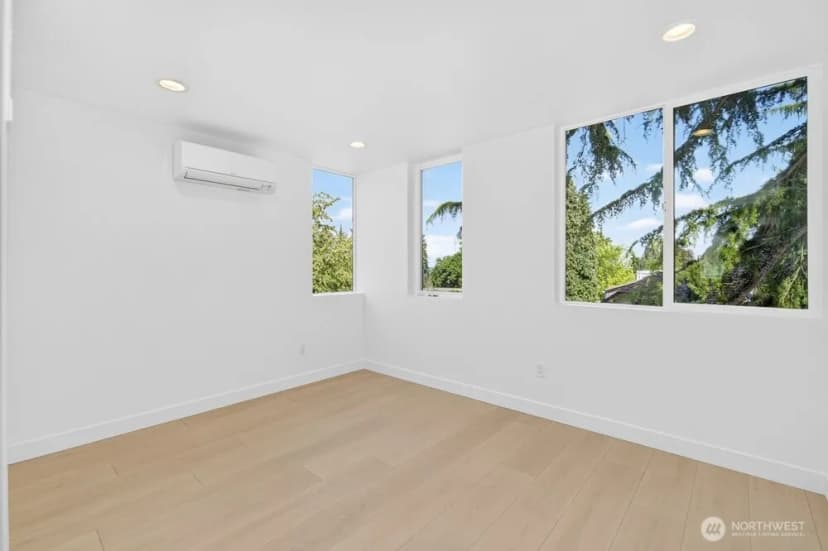 Property photo for 1218 Ne 100th Street, Seattle photo 17