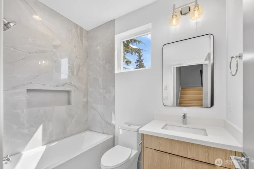 Property photo for 1218 Ne 100th Street, Seattle photo 13