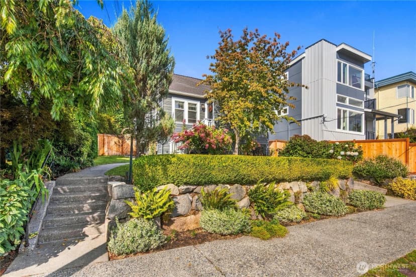 Property photo for 3613 35th Avenue Sw, Seattle photo 2