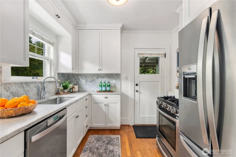 Property photo for 3613 35th Avenue Sw, Seattle photo 11