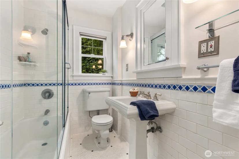 Property photo for 3613 35th Avenue Sw, Seattle photo 17