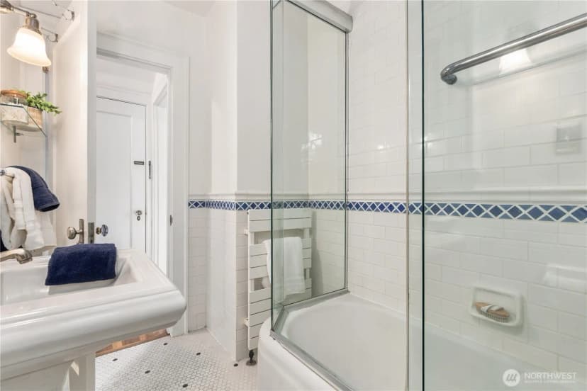 Property photo for 3613 35th Avenue Sw, Seattle photo 18