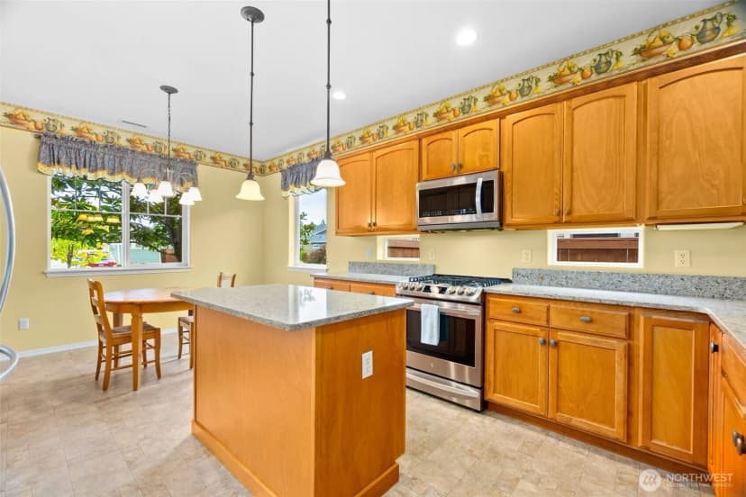 Property photo for 8654 Bainbridge Loop Ne, Olympia photo 12