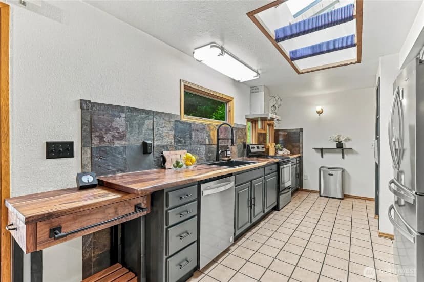 Property photo for 32343 227th Avenue Se, Kent photo 12