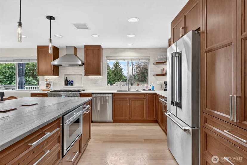Property photo for 2315 Sw 118th Court, Burien photo 3
