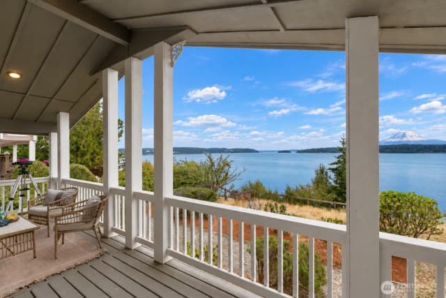 Property photo for 7021 Cliff Avenue Sw, Longbranch