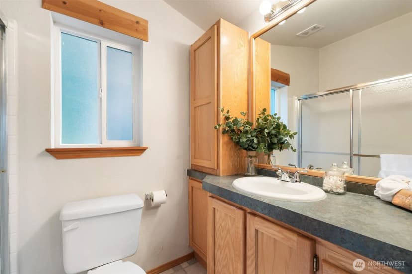 Property photo for 7021 Cliff Avenue Sw, Longbranch photo 18
