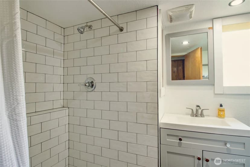 Property photo for 18824 Jolly Road, Burlington photo 24