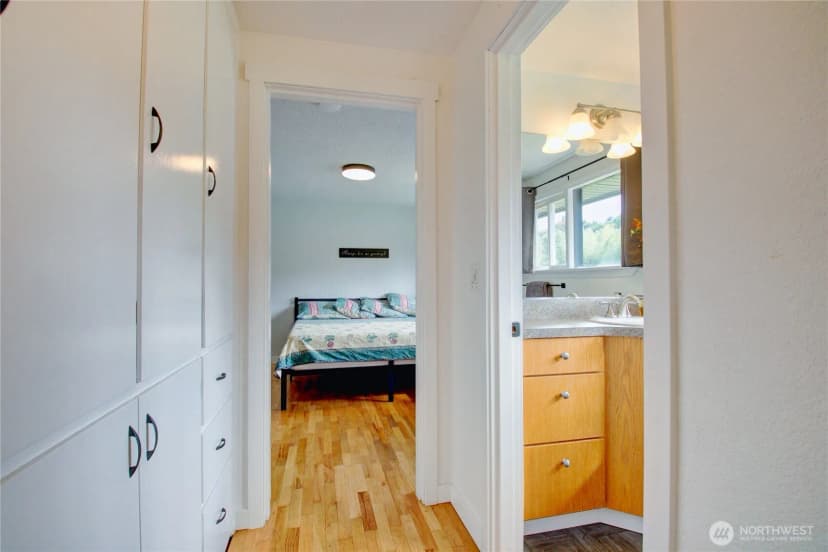Property photo for 18824 Jolly Road, Burlington photo 12