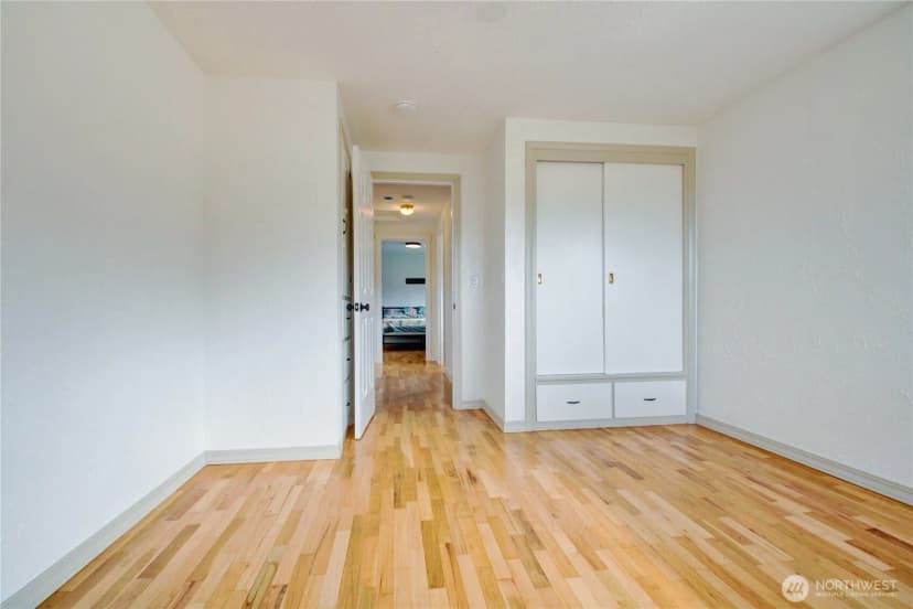 Property photo for 18824 Jolly Road, Burlington photo 11