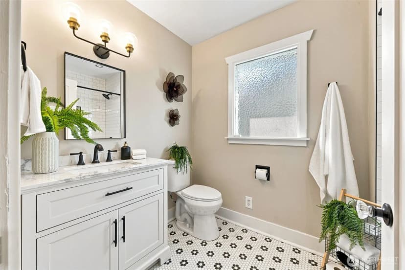 Property photo for 4501 Pacific Avenue, Tacoma photo 16