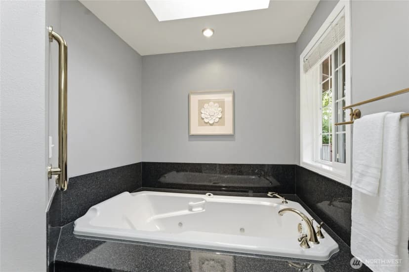 Property photo for 22525 141st Avenue Se, Kent photo 16