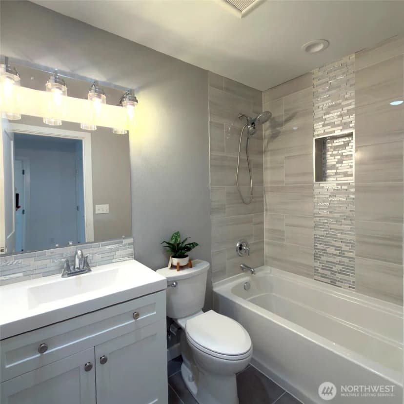 Property photo for 648 B Sw 139th Street, Burien photo 15