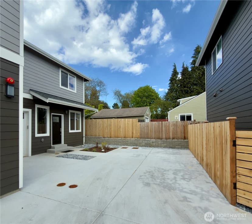 Property photo for 648 B Sw 139th Street, Burien photo 17