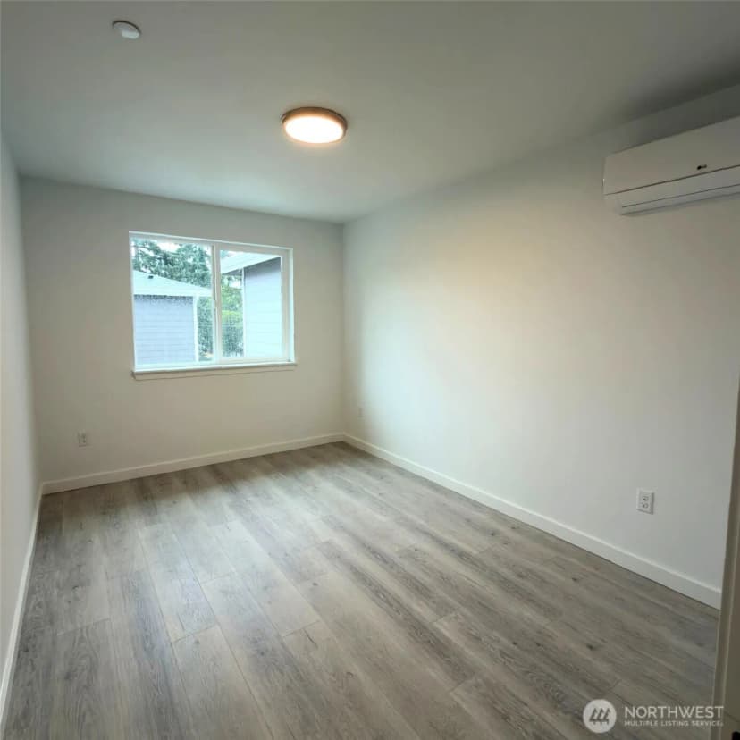 Property photo for 648 B Sw 139th Street, Burien photo 14
