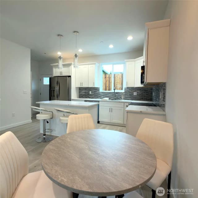 Property photo for 648 B Sw 139th Street, Burien photo 5