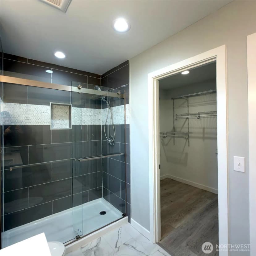 Property photo for 648 B Sw 139th Street, Burien photo 10