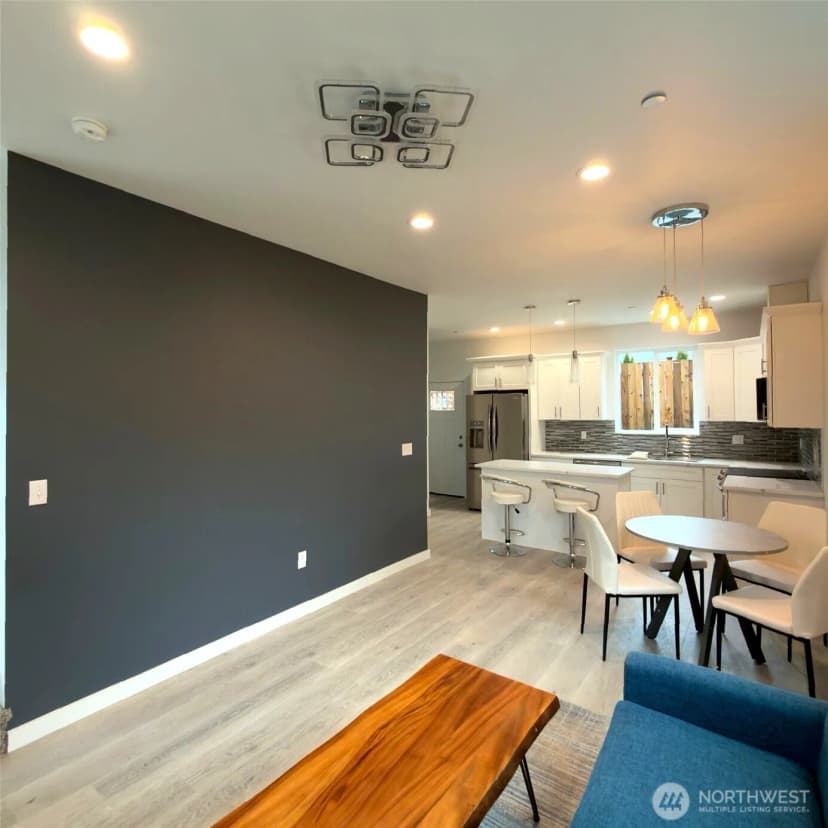 Property photo for 648 B Sw 139th Street, Burien photo 4