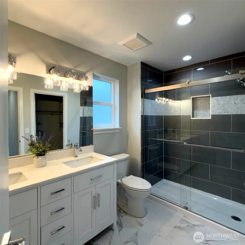 Property photo for 648 B Sw 139th Street, Burien photo 12