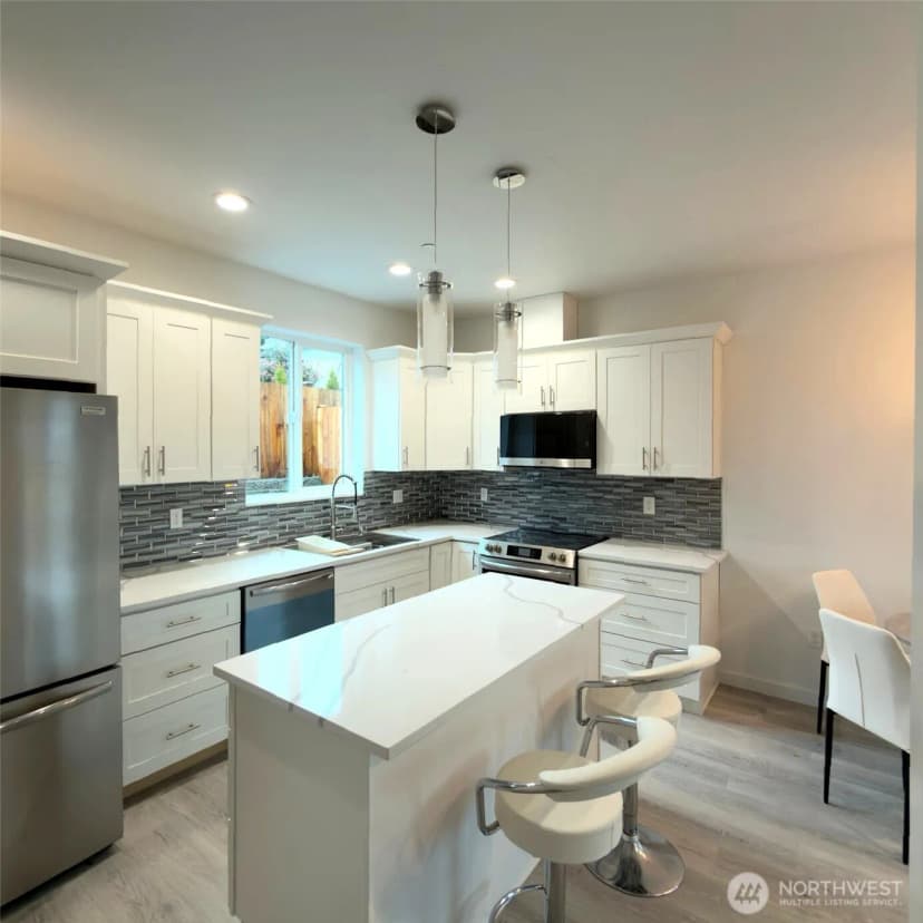 Property photo for 648 B Sw 139th Street, Burien photo 6