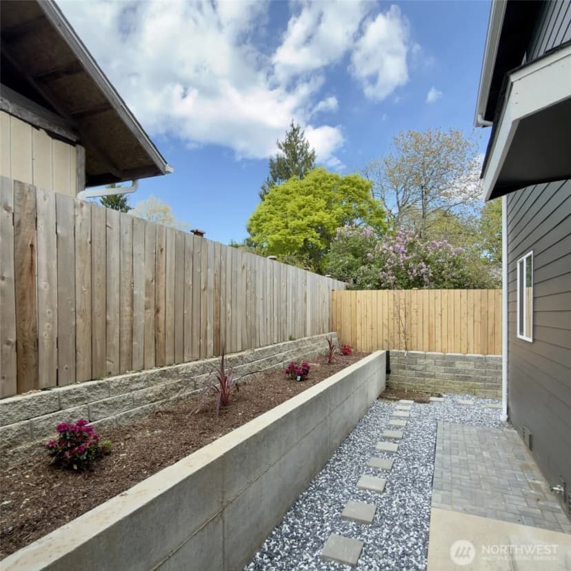 Property photo for 648 B Sw 139th Street, Burien photo 16