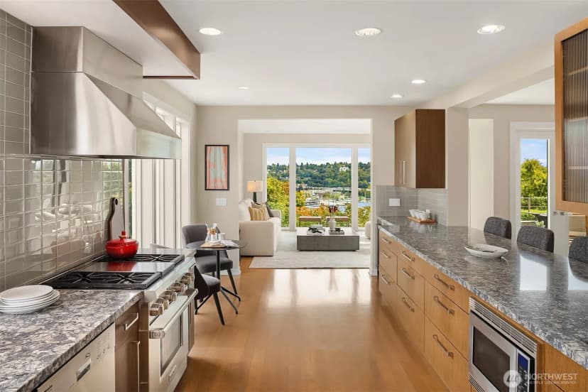 Property photo for 1622 5th Avenue N, Seattle photo 6