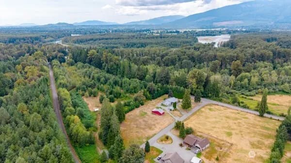 Property photo for 28467 E Gilligan Creek Road, Sedro Woolley photo 31