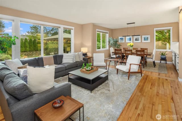 Property photo for 213 245th Place Ne, Sammamish photo 4
