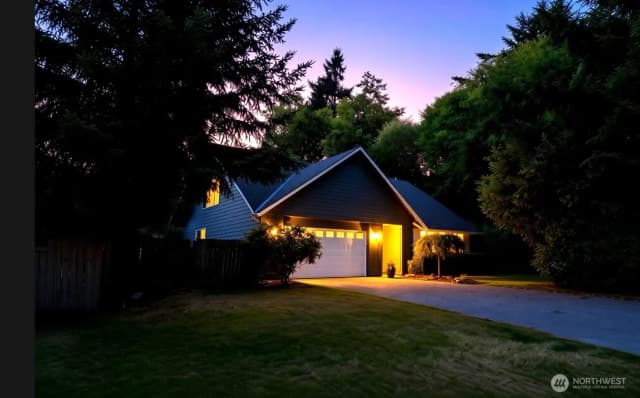 Property photo for 14203 Ne 63rd Ct, Redmond photo 3