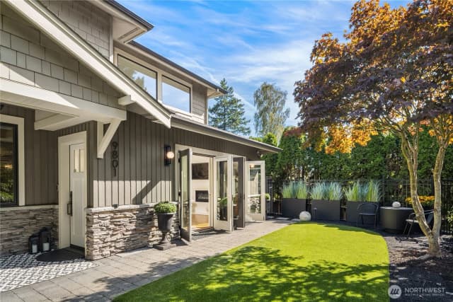 Property photo for 9801 Ne 4th Street #d, Bellevue photo 3