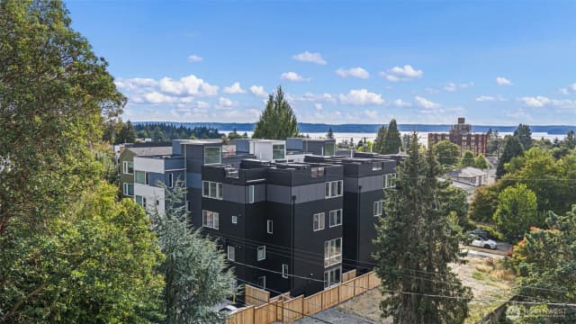 Property photo for 6318 41st Avenue Sw #f, Seattle