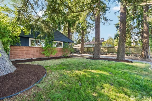 Property photo for 11409 11th Avenue Sw, Seattle photo 2