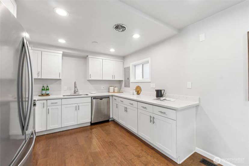 Property photo for 11409 11th Avenue Sw, Seattle photo 10
